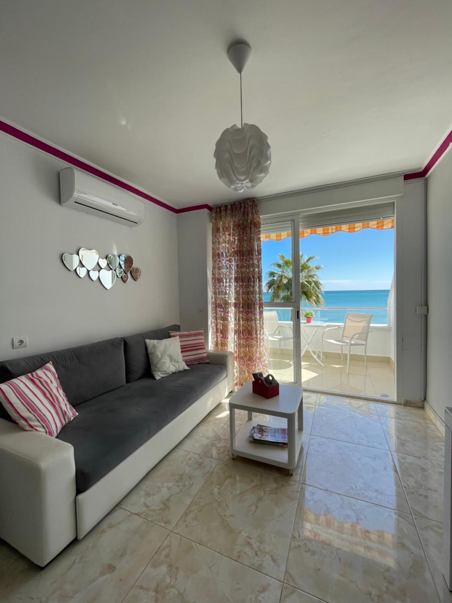 Roca Chica. Studio - First Line Beach Τορρεμολίνος Εξωτερικό φωτογραφία