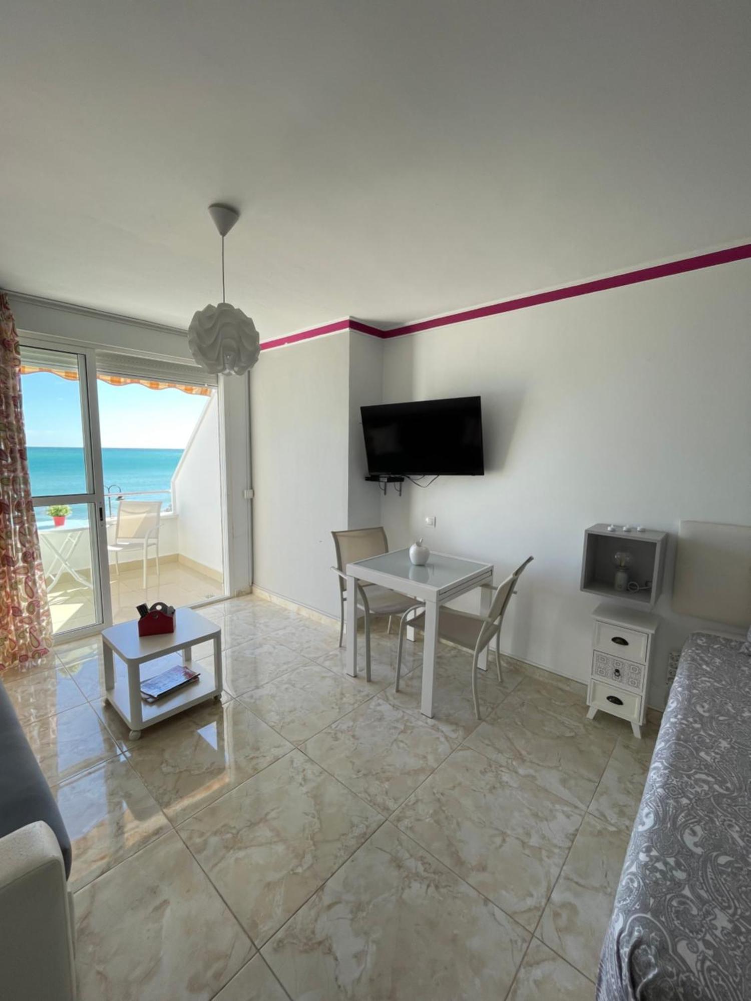 Roca Chica. Studio - First Line Beach Τορρεμολίνος Εξωτερικό φωτογραφία