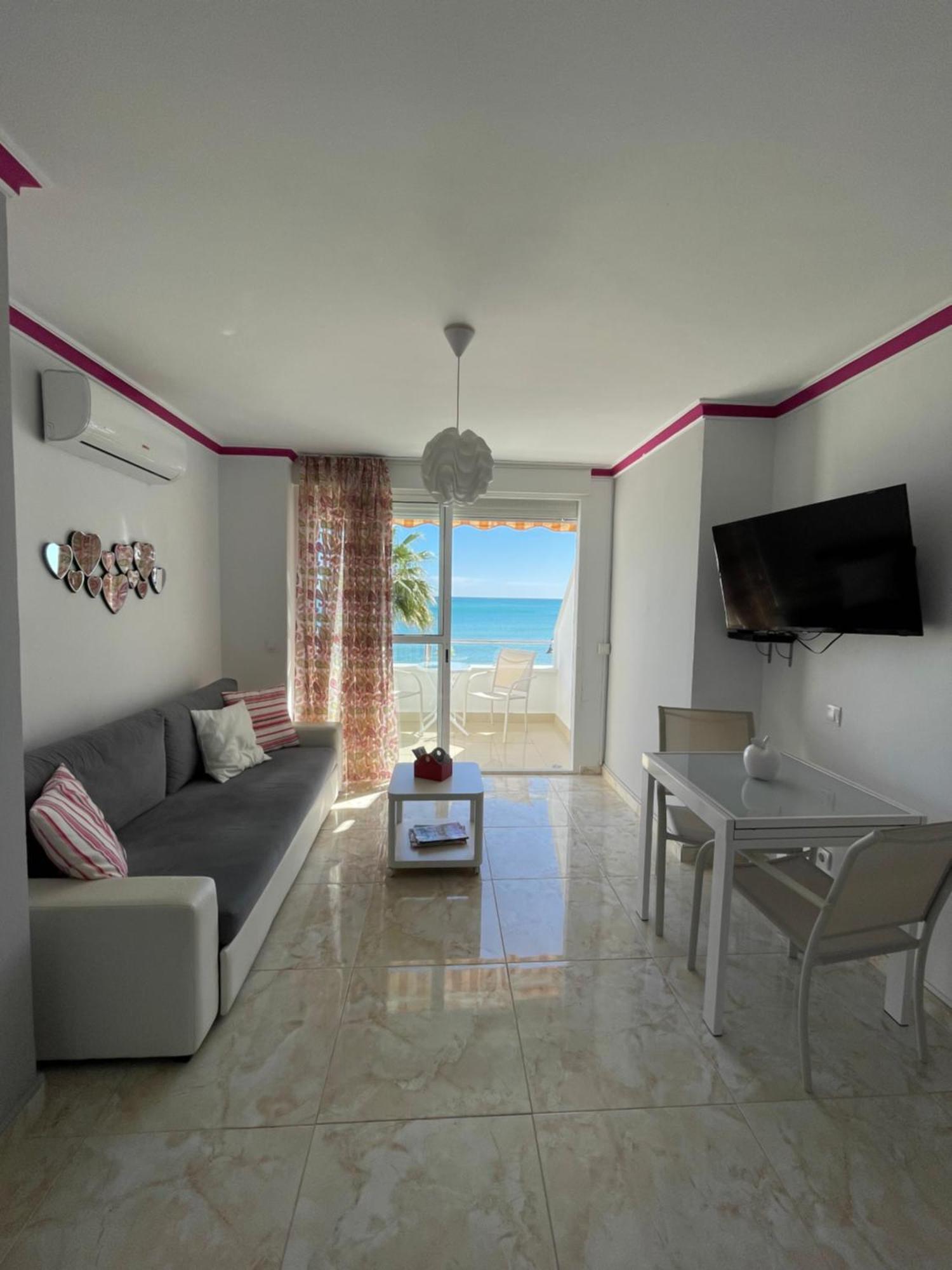Roca Chica. Studio - First Line Beach Τορρεμολίνος Εξωτερικό φωτογραφία