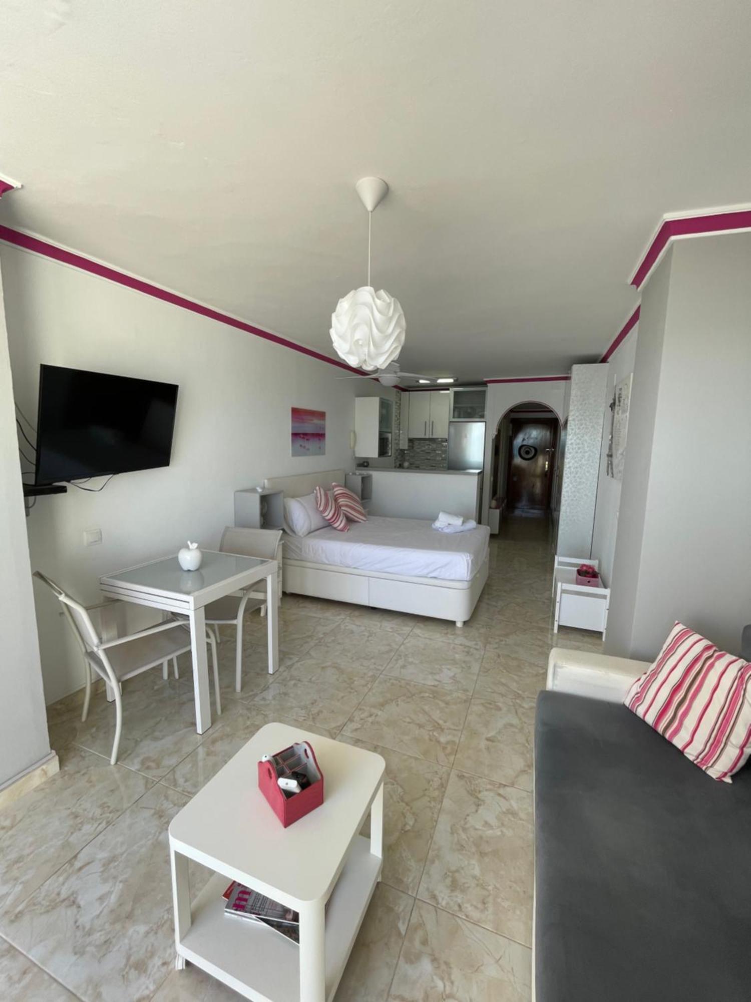 Roca Chica. Studio - First Line Beach Τορρεμολίνος Εξωτερικό φωτογραφία