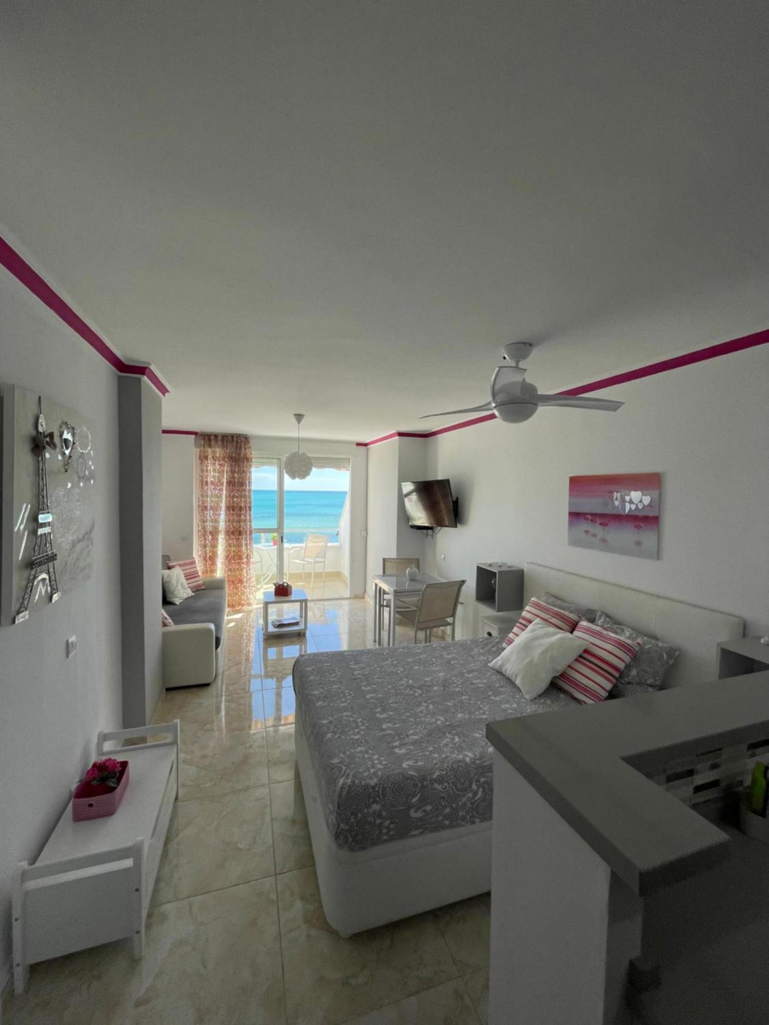 Roca Chica. Studio - First Line Beach Τορρεμολίνος Εξωτερικό φωτογραφία