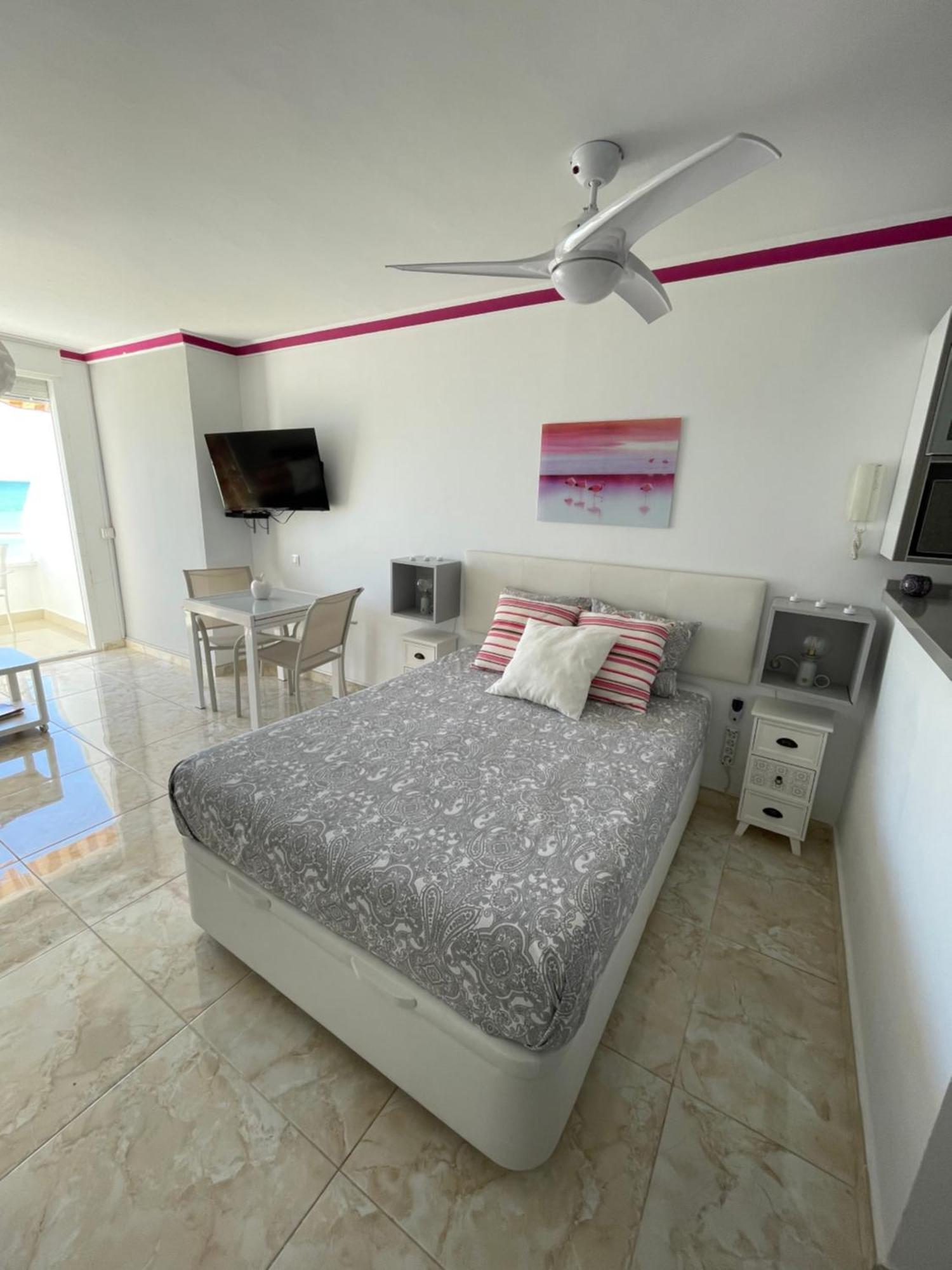 Roca Chica. Studio - First Line Beach Τορρεμολίνος Εξωτερικό φωτογραφία